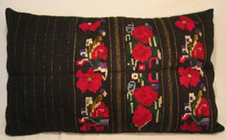 coussin kilim ancien tablier laine tisse main rebrode fleurs  bulgarie